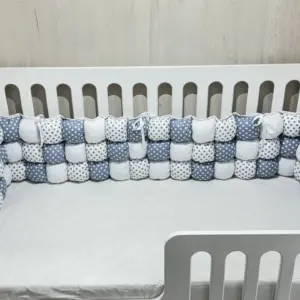 Обиколник Меки лапички Син за бебешка кошара &ndash; ръчна изработка